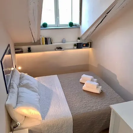Cozy And Quiet Rooftop In